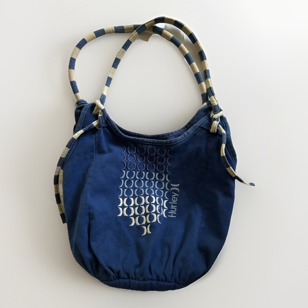 Hurley‎ Blue & White Shoulder Bag Purse Tote Magnetic Closure Inside Pockets